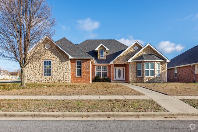 The homes in Oakland Heights are comprised of many different textures.