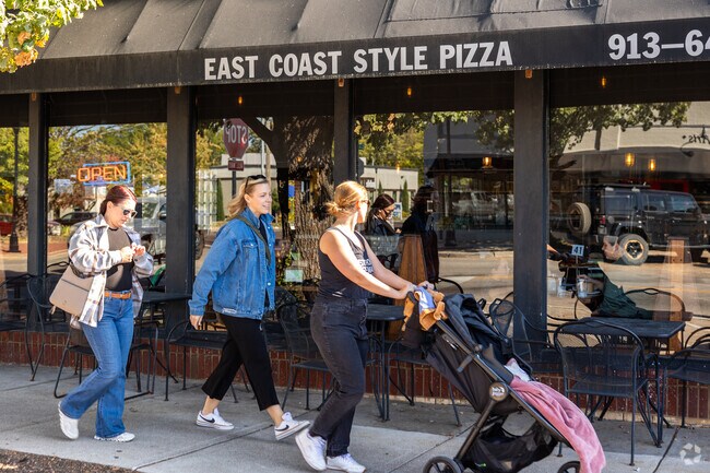 Buffalo State Pizza has drinks, salads and everyone's favorite pizza right outside Maple Crest.