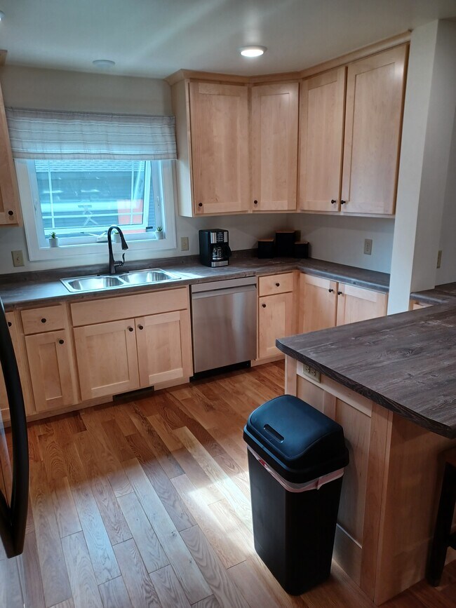 512 Farnam St unit 512 Farnam, La Crosse, WI 54601 - photo 3