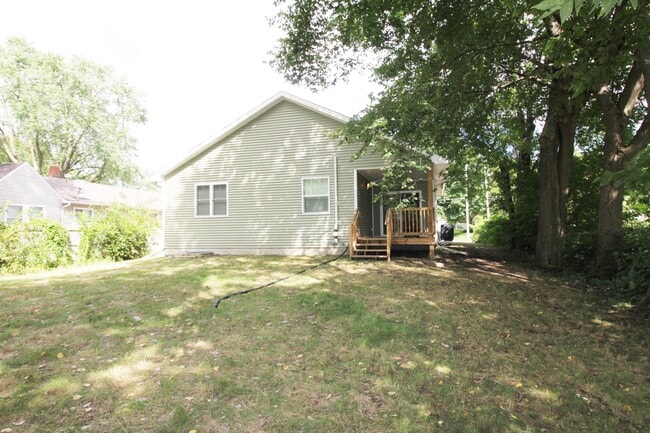 3828 40th St, Des Moines, IA 50310 - photo 4