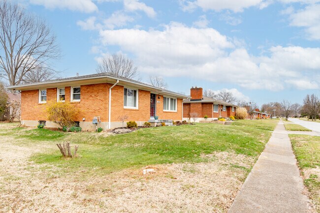 Sidewalks make Avondale-Melbourne a walkable community.