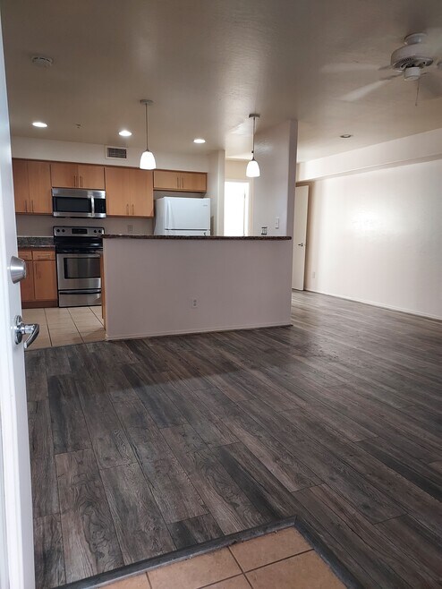 724 E Devonshire Ave unit 309, Phoenix, AZ 85014 - photo 1