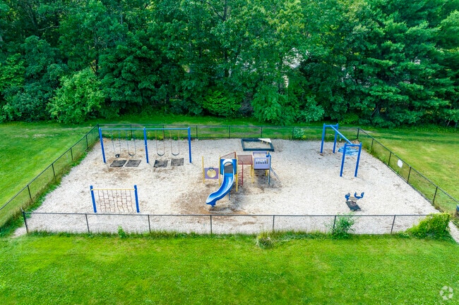 East Elementary School averages a student/teacher ratio or 18:1 per year.