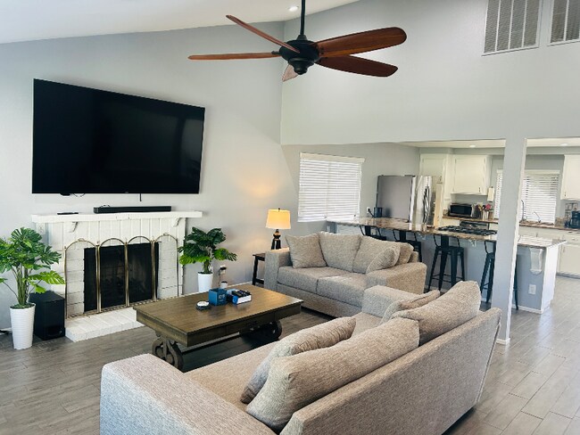 1151 Canyon View Ln, Colton, CA 92324 - photo 2