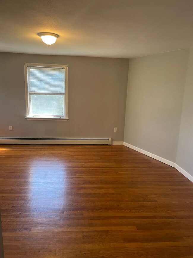 Spacious living room
