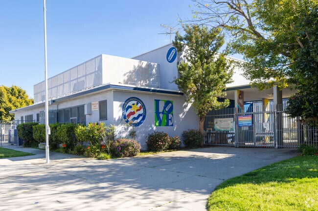 Young students in Playa Del Rey, CA can attend Loyola Village Elementary School.