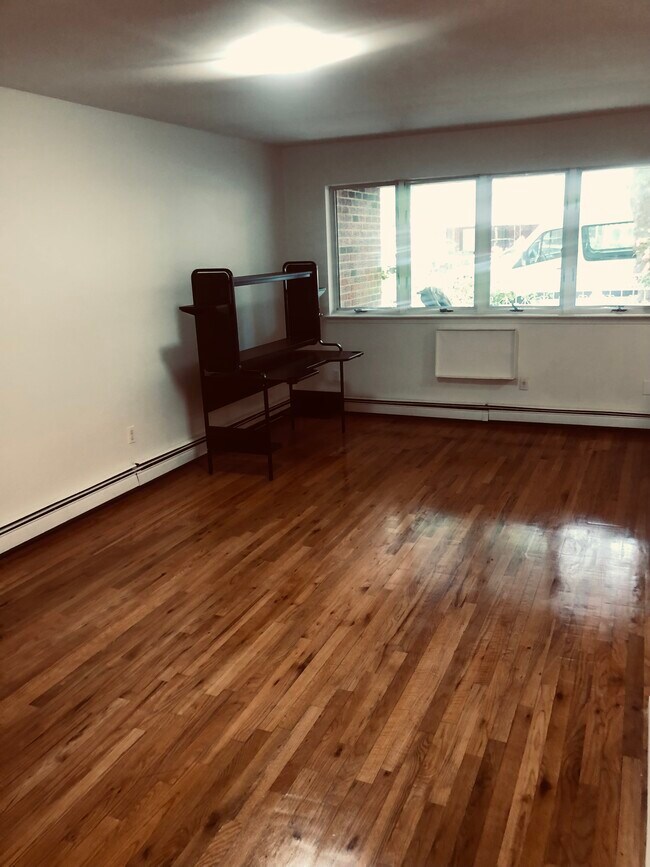 2665 E 21st St unit Ground Floor, Brooklyn, NY 11235 - photo 4