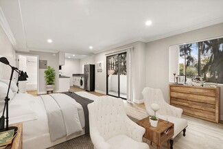 13220 Riverside Dr, Sherman Oaks, CA 91423