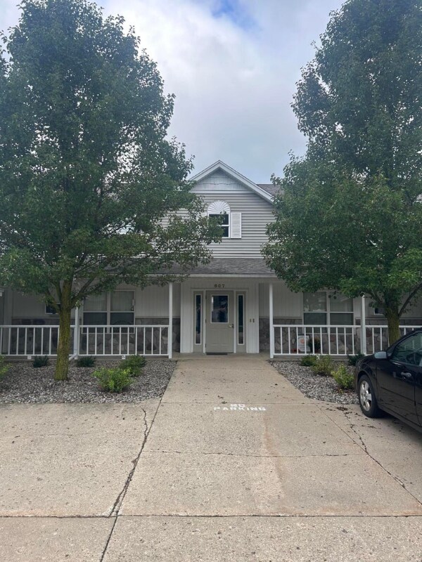 607 Trinity Dr unit 1, Caledonia, MI 49316 - photo 3