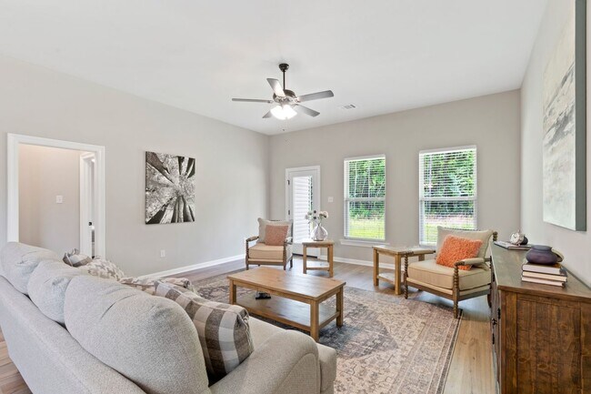 137 Ridley Ln, Youngsville, LA 70592 - photo 2