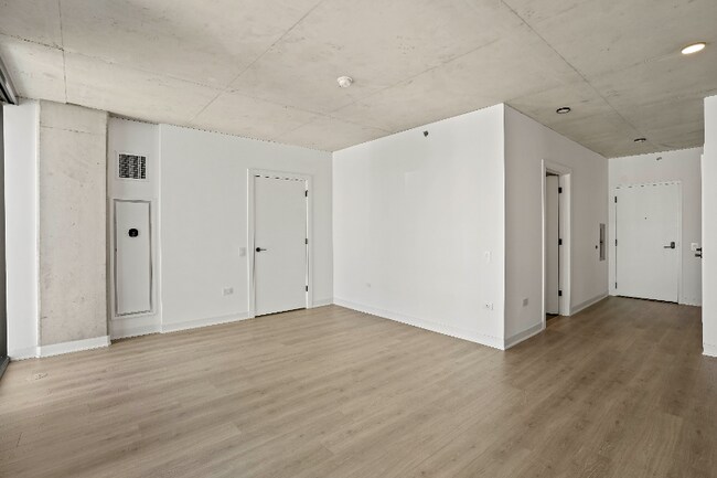 245 W Polk St, Chicago, IL 60607 - photo 5