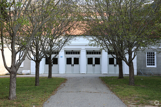 The student population of Lewiston Middle School is 770 and the school serves 7-8.