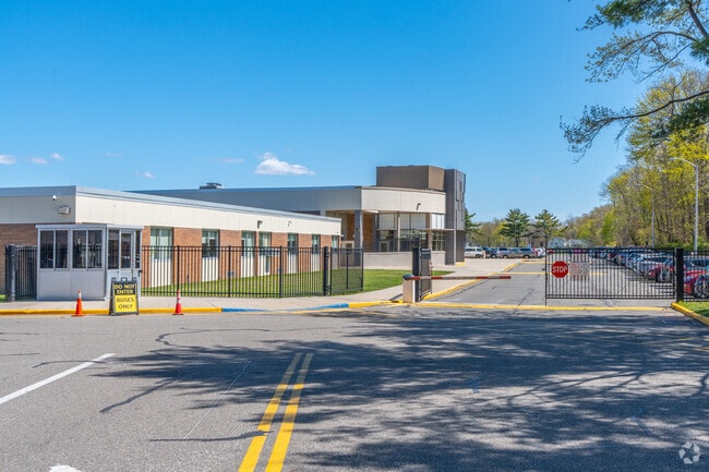 Central Islip Senior High School has 2,404 students enrolled.