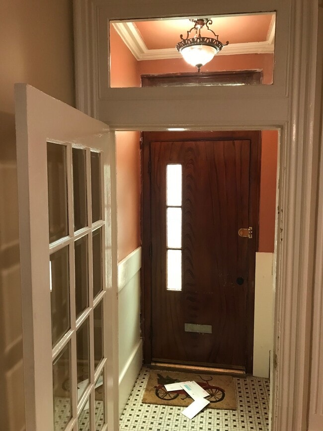 Foyer / Front Door Entrance (mudroom)