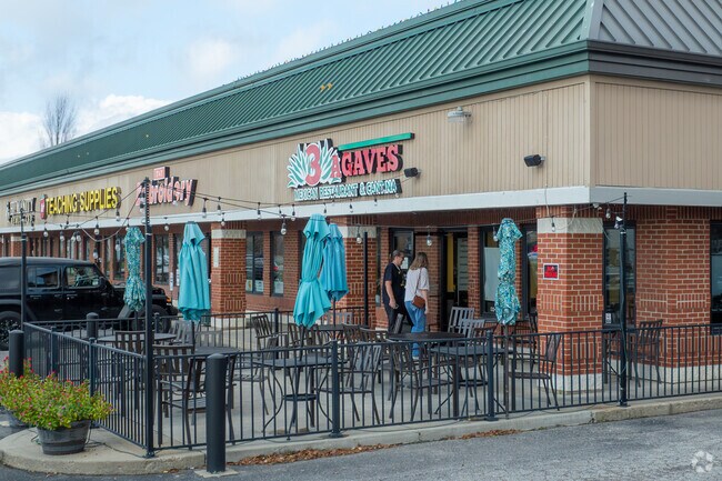 Delicious mix of local flavors and popular favorites along U.S. Route 36 in Avon, IN.