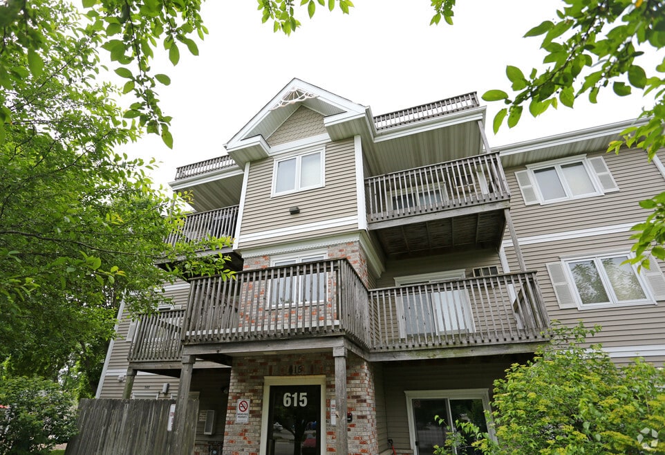 Oakland Pointe