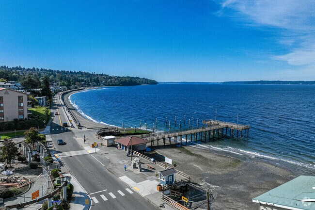 Redondo Park has a pier and boardwalk to enjoy at any time.