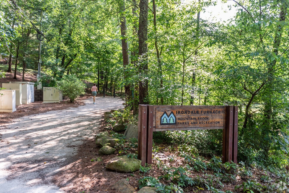 4612 Battery Ln, Mountain Brook, AL 35213
