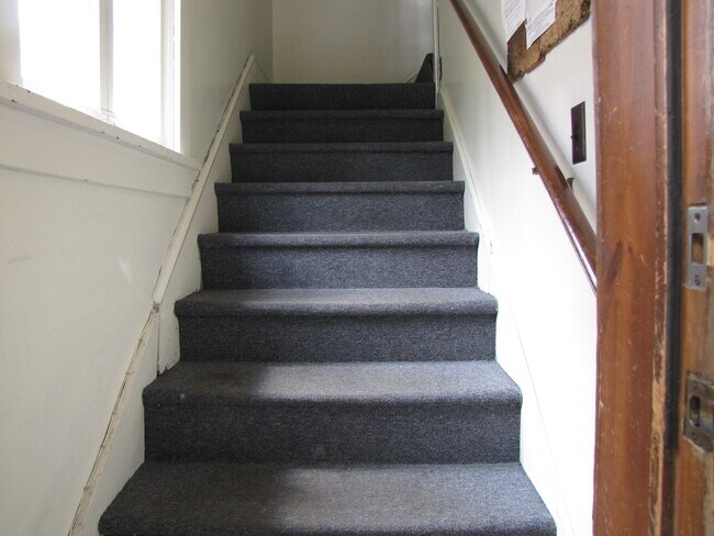 318 S Burrowes St unit 318 B, State College, PA 16801 - photo 6