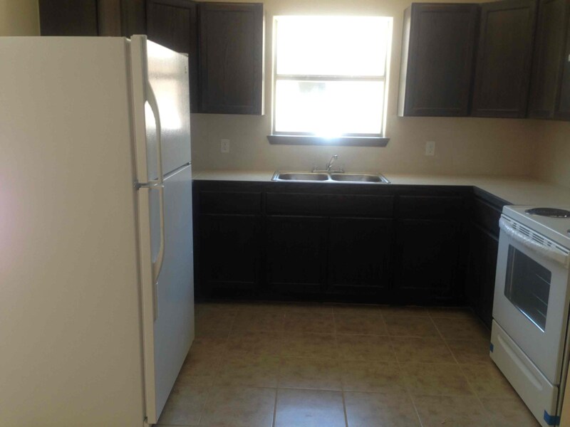 614 San Antonio Ave unit 8, Mission, TX 78572 - photo 1