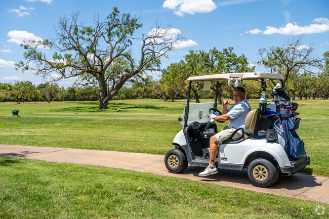 Tour the 18 holes of the Abilene Country Club course in South Treadaway.