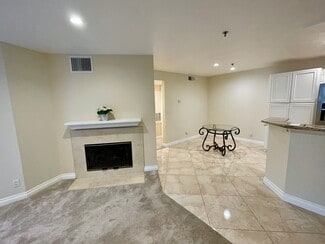 653 Oak Run Trail Unit 305, Oak Park, CA 91377