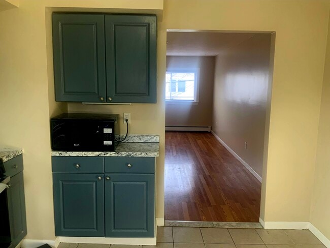 726 Golden Ave unit 2, Secaucus, NJ 07094 - photo 3