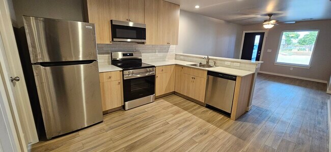 2361 N Thompkins Ave unit 504, Bethany, OK 73008 - photo 4