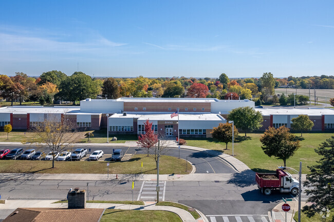 Binns Elementary School is located in Southwest Hilltop, Columbus, Ohio.