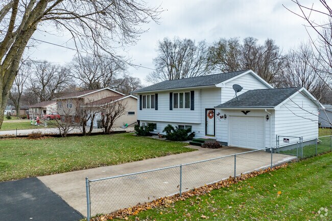 Split-level houses in Maywood are perfect for growing families who love the outdoors.