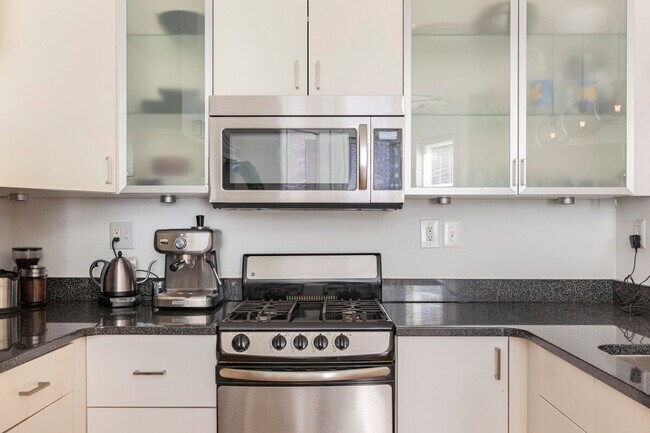 1709 New Hampshire Ave NW unit ID1353334P, Washington, DC 20009 - photo 4