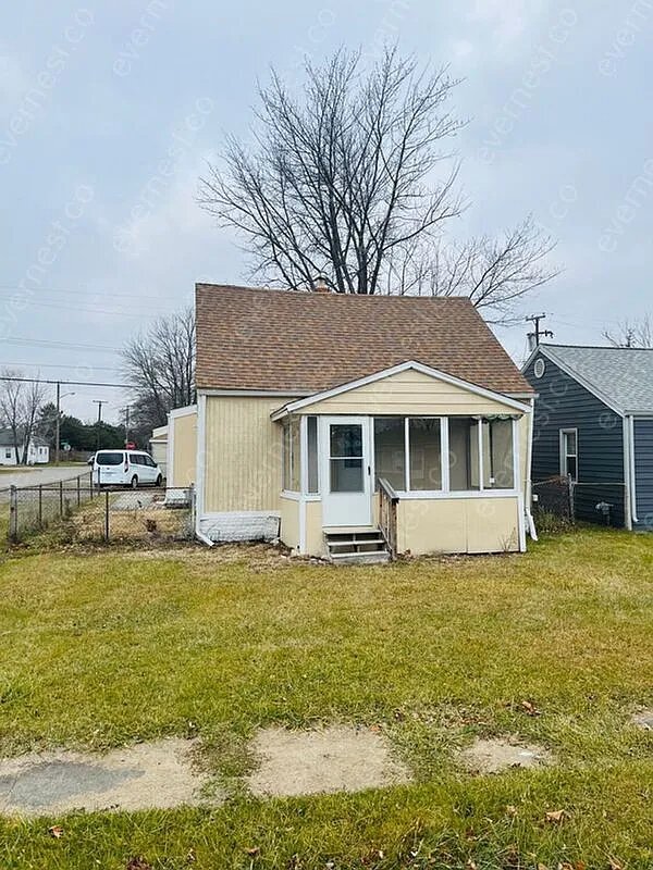 21109 Woodward St, Clinton Township, MI 48035