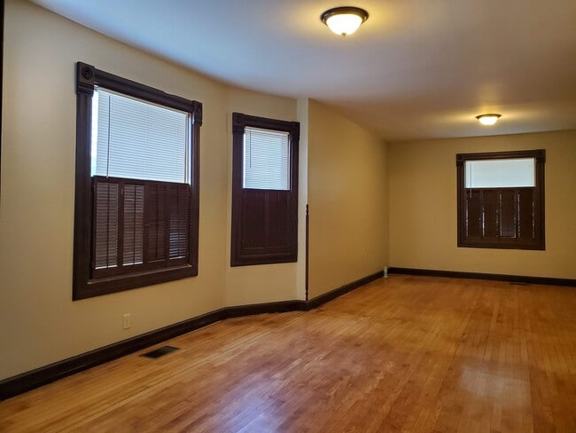 2159 S Mound St unit LOWER, Milwaukee, WI 53207 - photo 4