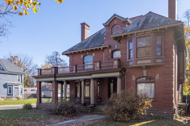 This Italian
Renaissance style home in Old Dayton View was built in 1906.
