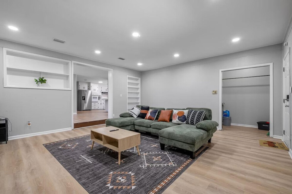 218 Cactus St unit ID1319918P, Tallahassee, FL 32304 - photo 1