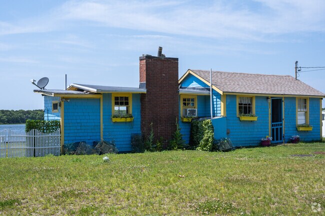 Small beach cottages can be found throughout the Monomoscoy Island neighborhood.