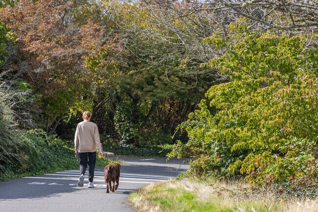 Downtown Mercer Island residents are very close to multiple parks and recreational options.