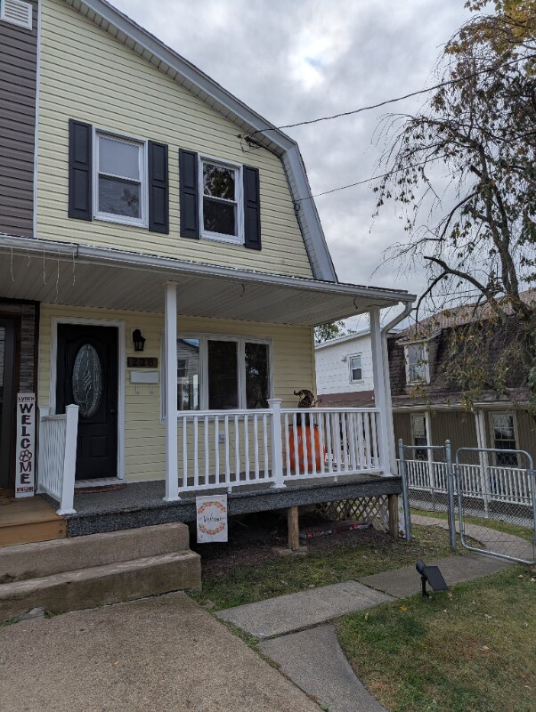 228 S School St, Mount Carmel, PA 17851