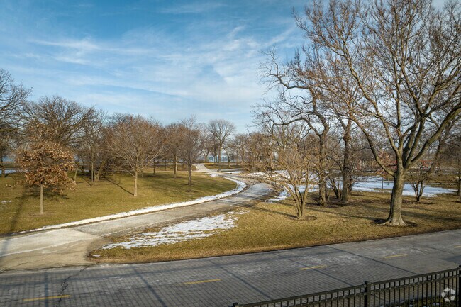 Margate Park, IL has an abundance of open green spaces.