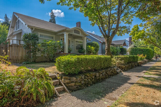 Row of Bungalow homes are common on the streets of Grant.