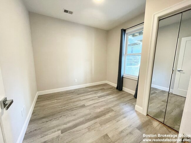 23 Newport St unit 2, Dorchester, MA 02125 - photo 3