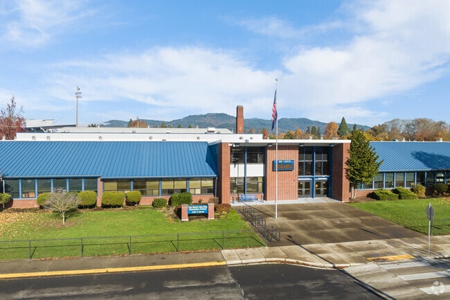 Two Rivers Dos Rios Elementary School serves the Springfield, Oregon area.
