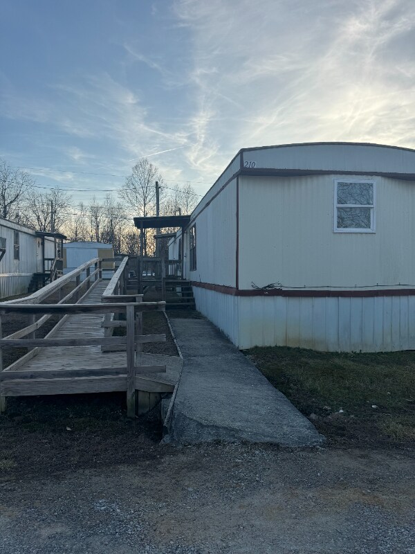 150 Barry Slaven Dr, Winfield, TN 37892