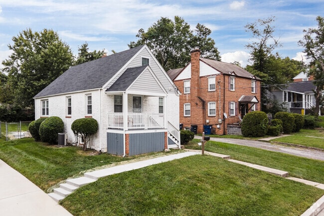 Cottage homes in Forest Heights with smaller lots suit a simpler life.