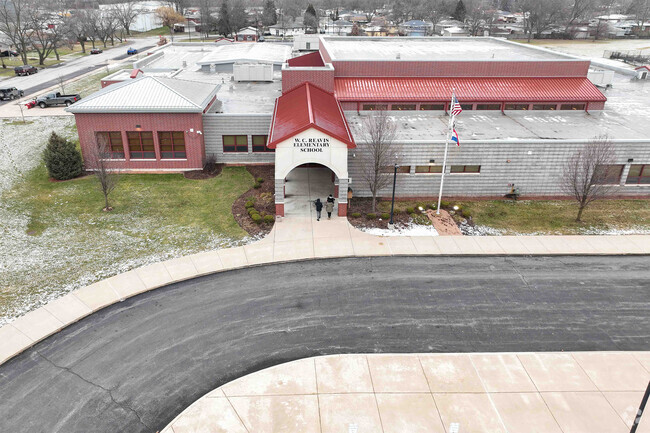 Reavis Elementary School in Lansing, IL is for students grades K-5th.