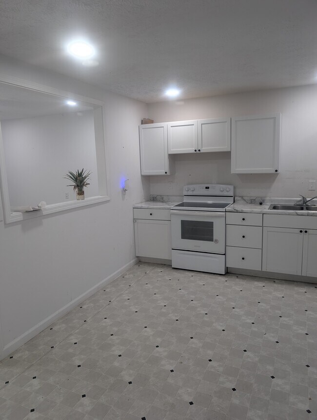 1680 E Whisnand Rd unit 7, Bloomington, IN 47408 - photo 5