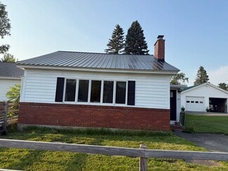 51 Cedar St, Presque Isle, ME 04769