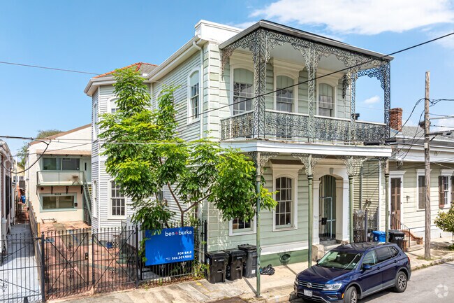 Large homes can be found when moving to the Bywater.