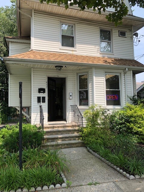 457 Front St unit second floor, Hempstead, NY 11550 - photo 3