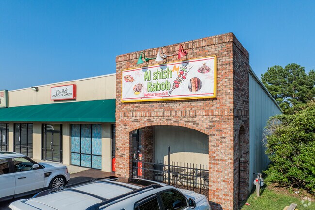 Al Shish Kabob serves Mediterranean cuisine to Oak Grove residents.